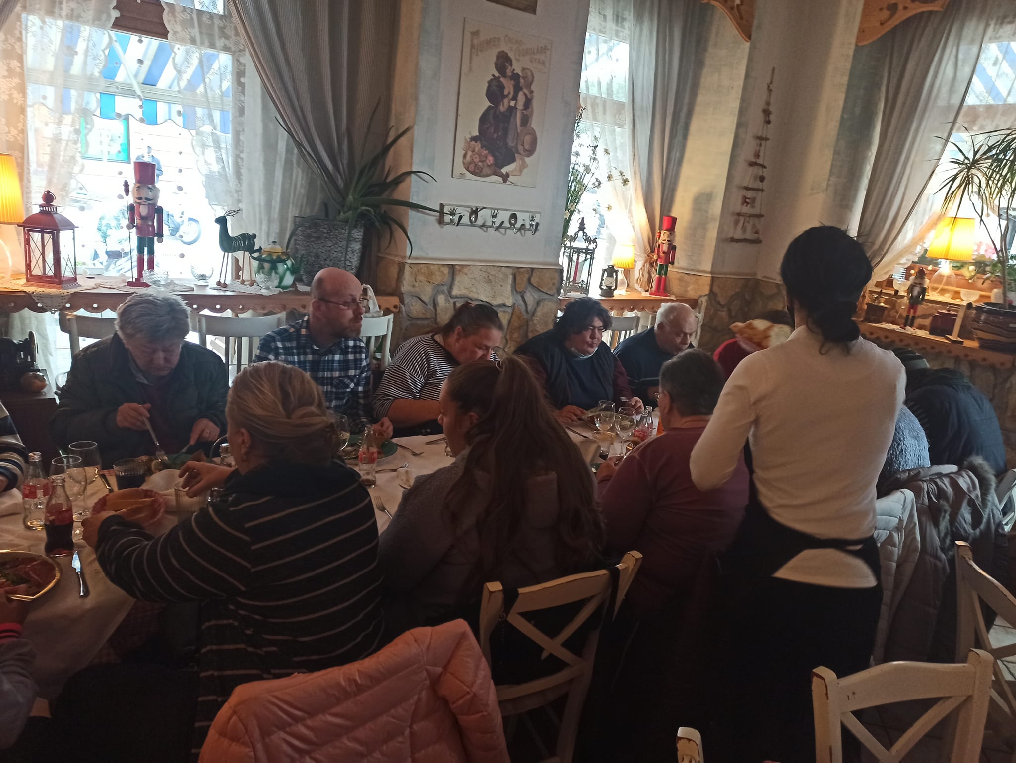 JOŠ IMA DOBRIH LJUDI Anonimni muškarac okupio beskućnike i platio im ručak