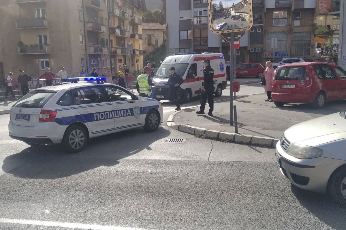 Iz mercedesa pucano na motoriste, ima ranjenih