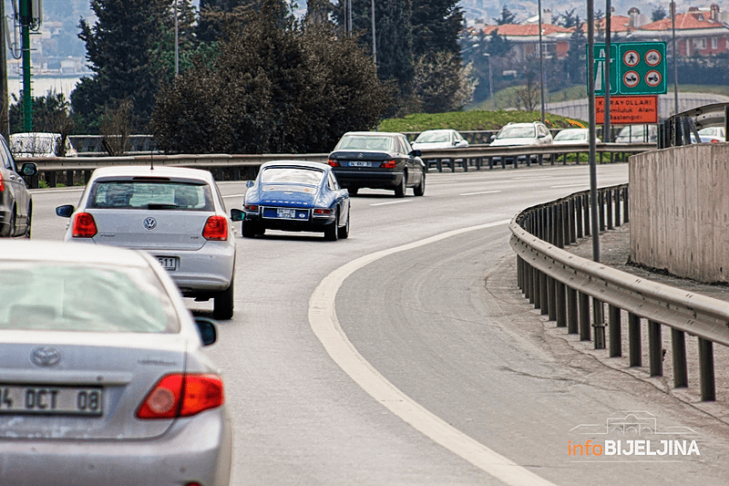 POVOLJNI USLOVI ZA VOŽNJU Kolovozi suvi, učestali odroni u usjecima