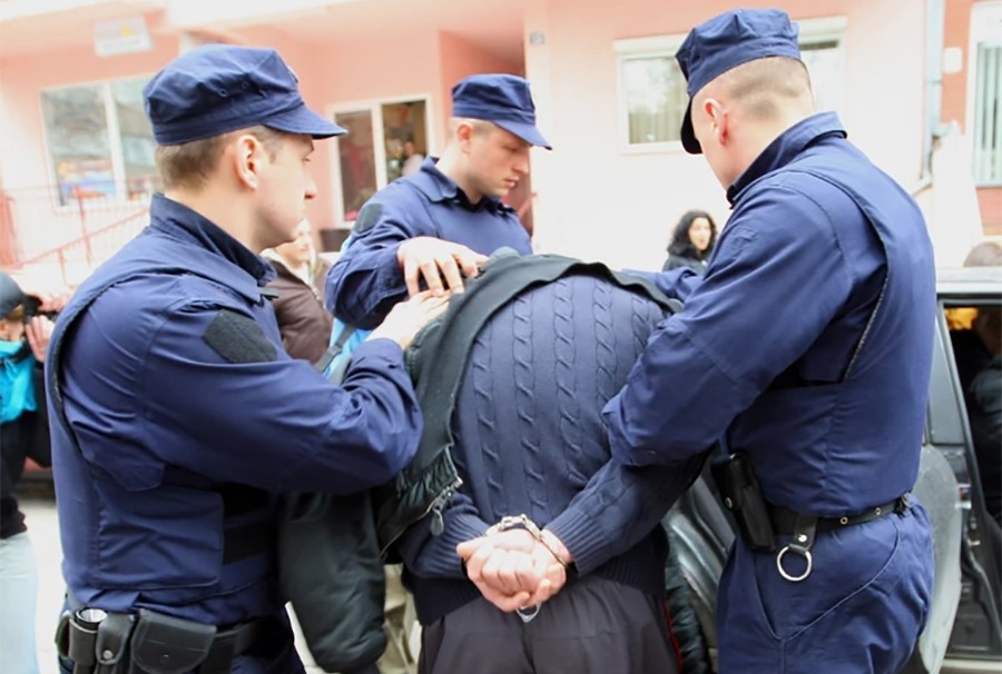 KAMATARENJEM “STEKAO” 30 NEKRETNINA Pozajmljivao novac, tužio dužnike pa oteo ogromnu imovinu