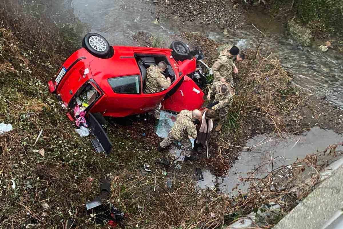 Žena sletjela s mosta, pomogli joj pripadnici Oružanih snaga (FOTO, VIDEO)