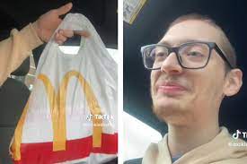 Došao u McDonald’s po hranu, oni mu greškom dali nešto mnogo vrednije /VIDEO/
