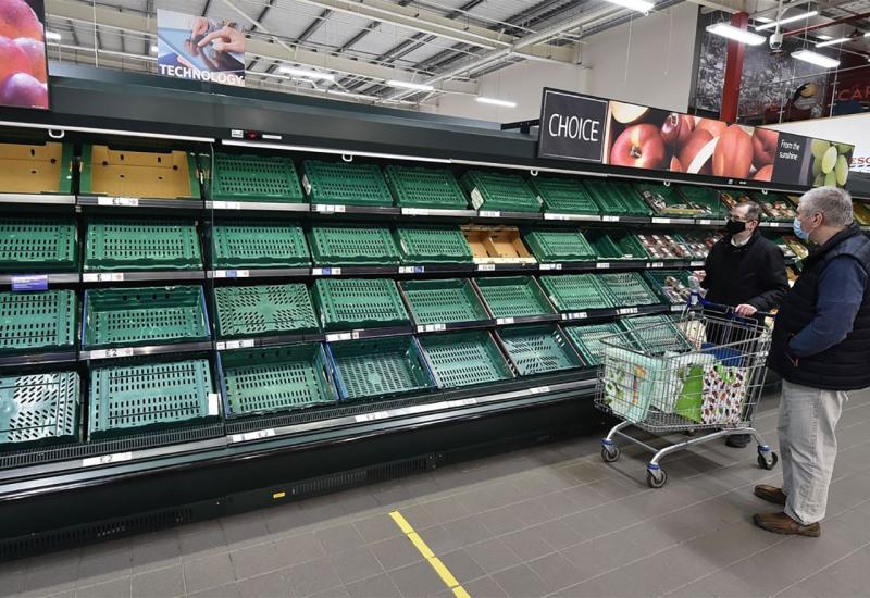 Nestašica hrane u Britaniji: Ministar pozvao šefove supermarketa na sastanak,druga ministarka pozvala da 