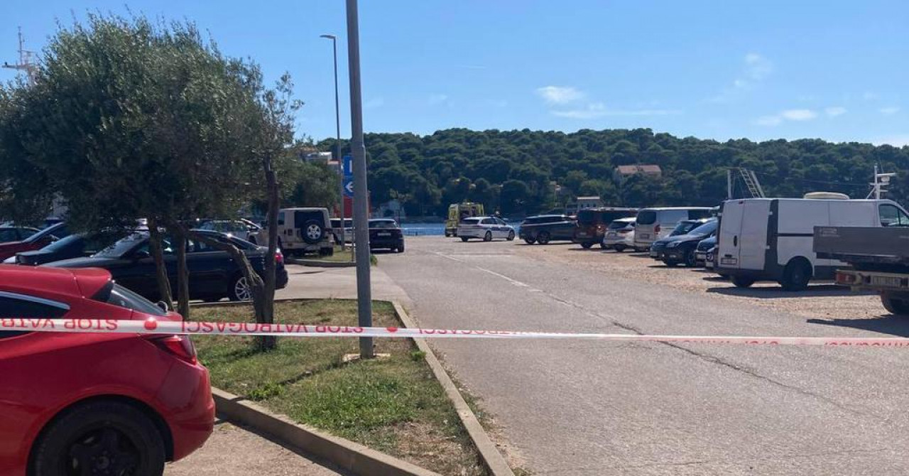 Strašna nesreća u Malom Lošinju: Rampa trajekta priklještila tri osobe, dvije su poginule