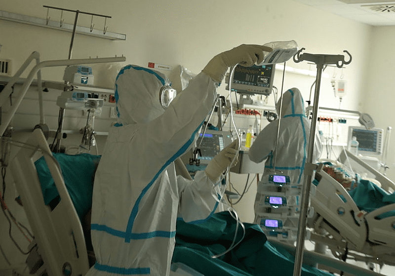 ŽIVOTNO UGROŽENO 57 PACIJENATA U bolnicama Srpske više od 1.100 zaraženih koronom