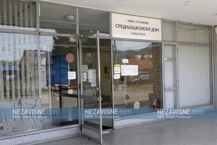 Sa noževima hodao oko Srednjoškolskog doma u Banjaluci pa uhapšen