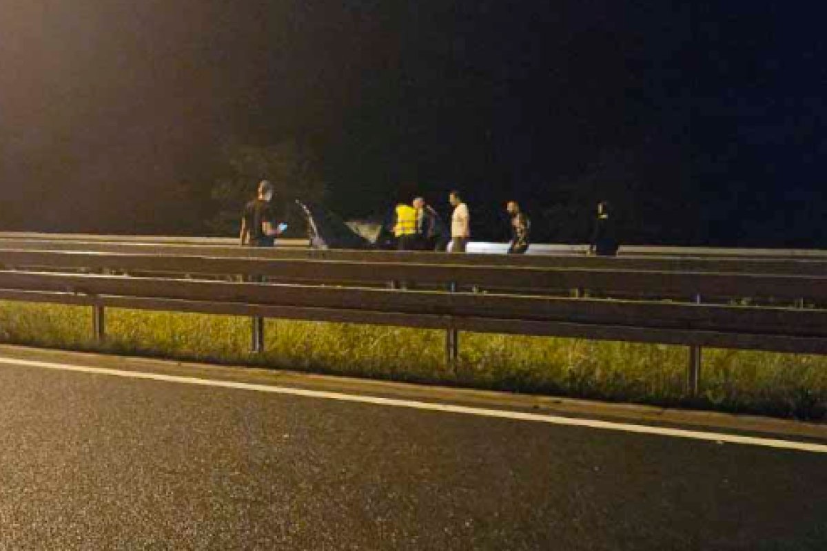 Stravična nesreća na auto - putu, dionica Banjaluka - Prnjavor: Tesla i BMW smrskani (VIDEO)