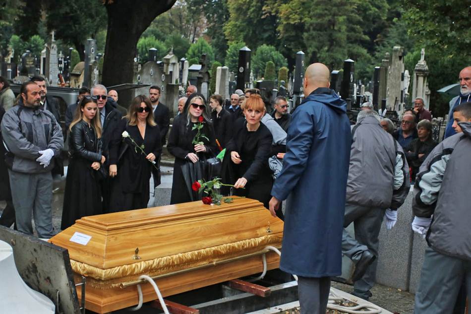 Zbog stare svađe: Sestre Kovač se na očevoj sahrani nisu ni pozdravile (FOTO)