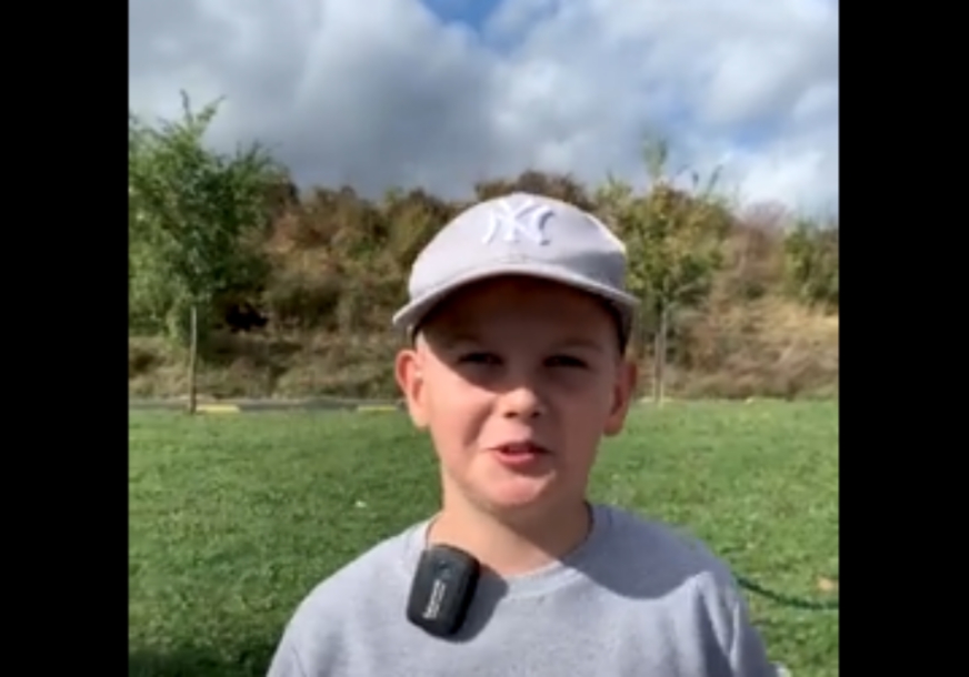 On je primjer dobrote i saosjećanja: Mali Faris oduševio sve, prodaje domaće proizvode kako bi skupio novac za LIJEČENJE RODITELJA (VIDEO)