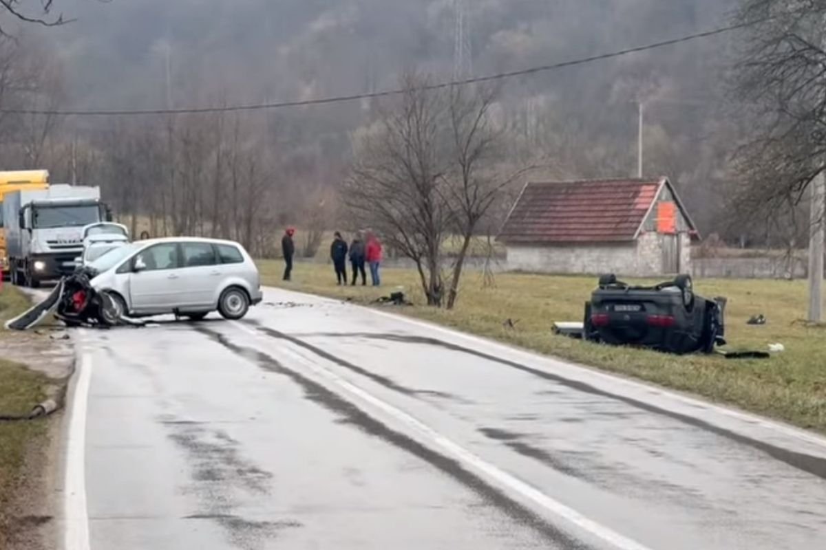 Teška saobraćajka kod Bratunca: Jedna osoba poginula, tri povrijeđene (FOTO, VIDEO)