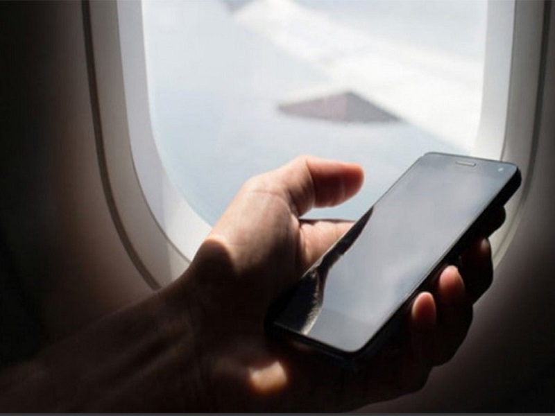 Evo zbog čega i dalje ne smijemo da koristimo telefon u avionu