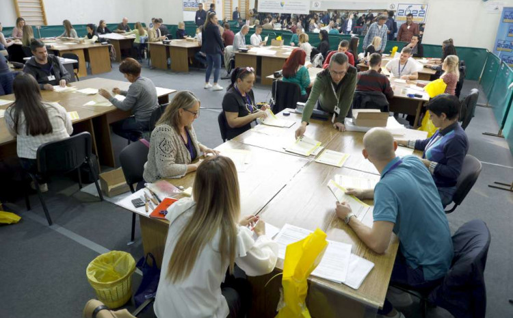 U Zetri se trenutno broje glasovi iz Prijedora, do 22. oktobra bi sve trebalo biti završeno