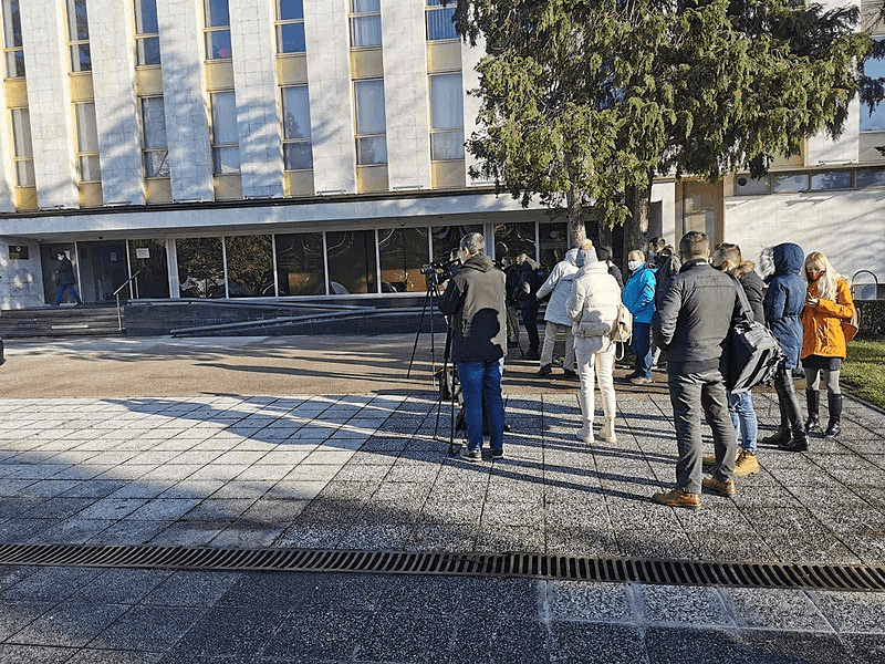 Smetnje na vezama: Novinari ne mogu da uđu u NSRS
