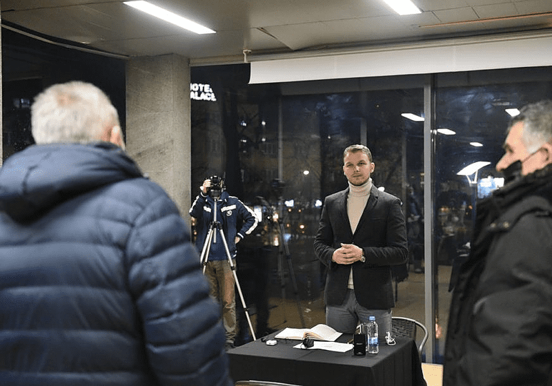 RED ISPRED STAKLENCA Veliki broj Banjalučana došao na prvi razgovor sa gradonačelnikom
