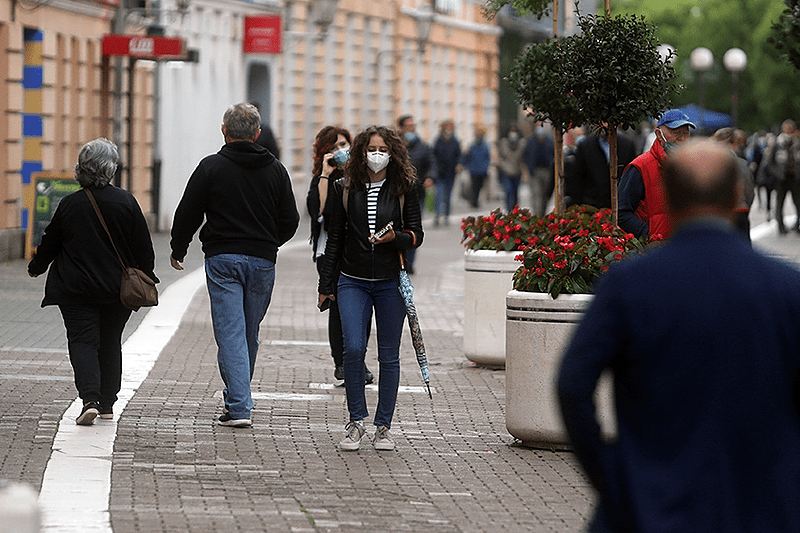 MASKE VIŠE NISU POTREBNE NAPOLJU Popuštaju mjere uvedene zbog virusa korona