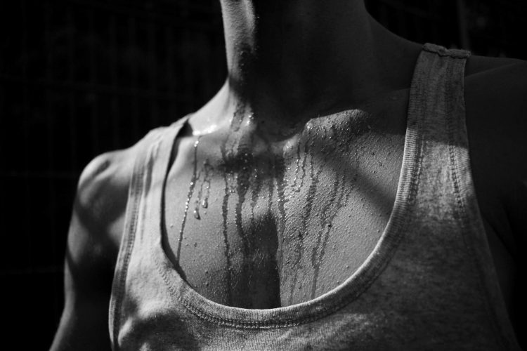 Iznenadno pojačano znojenje: Uzrok, simptomi i može li biti opasno?