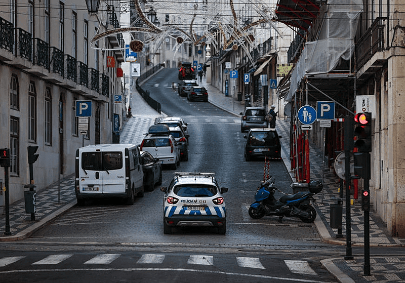 POVRIJEĐENO PET LJUDI Srušila se zgrada u centru Lisabona