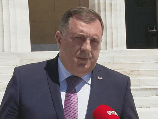 Dodik na tribini 