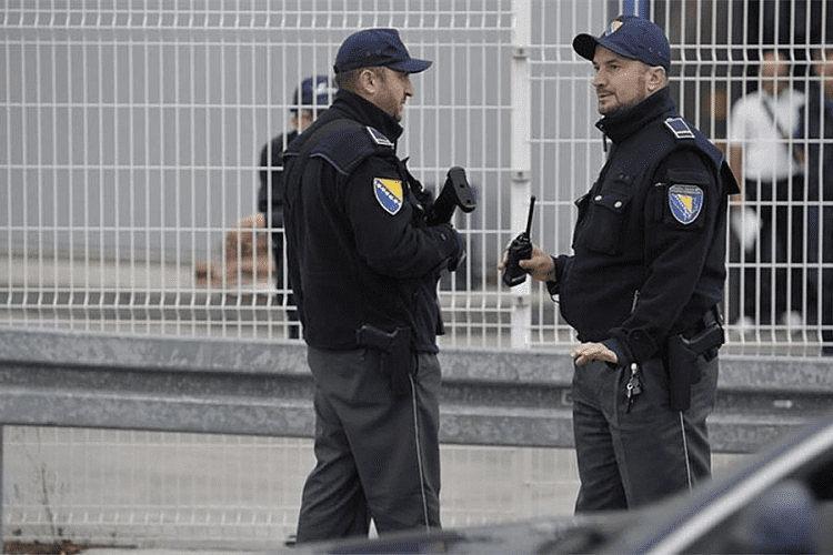 Granični policijac BiH uhapšen zbog sumnje da je krijumčario državljanina Crne Gore