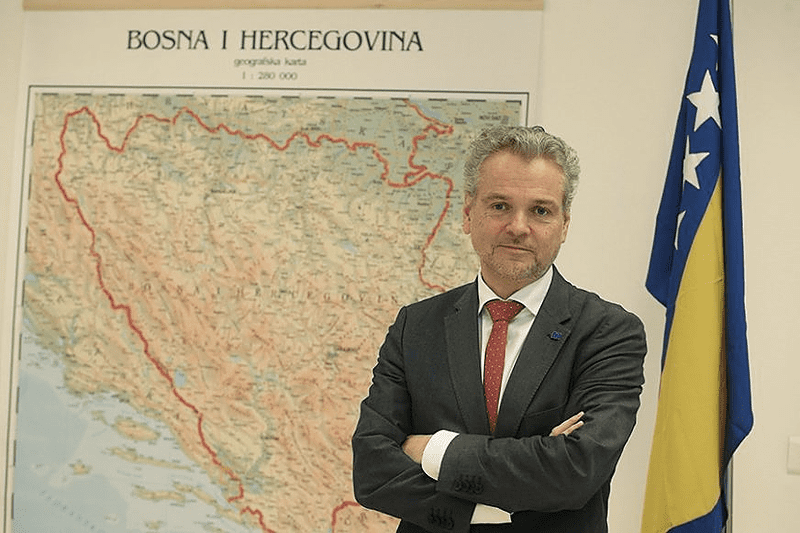 BiH MOŽE DA BIRA - KORUPCIJA ILI EU Evropa neće tolerisati kozmetičke promjene zakona