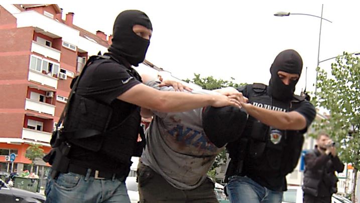 Hapšenje u Banjaluci: Pucao u vrata porodične kuće, policija mu oduzela dva pištolja