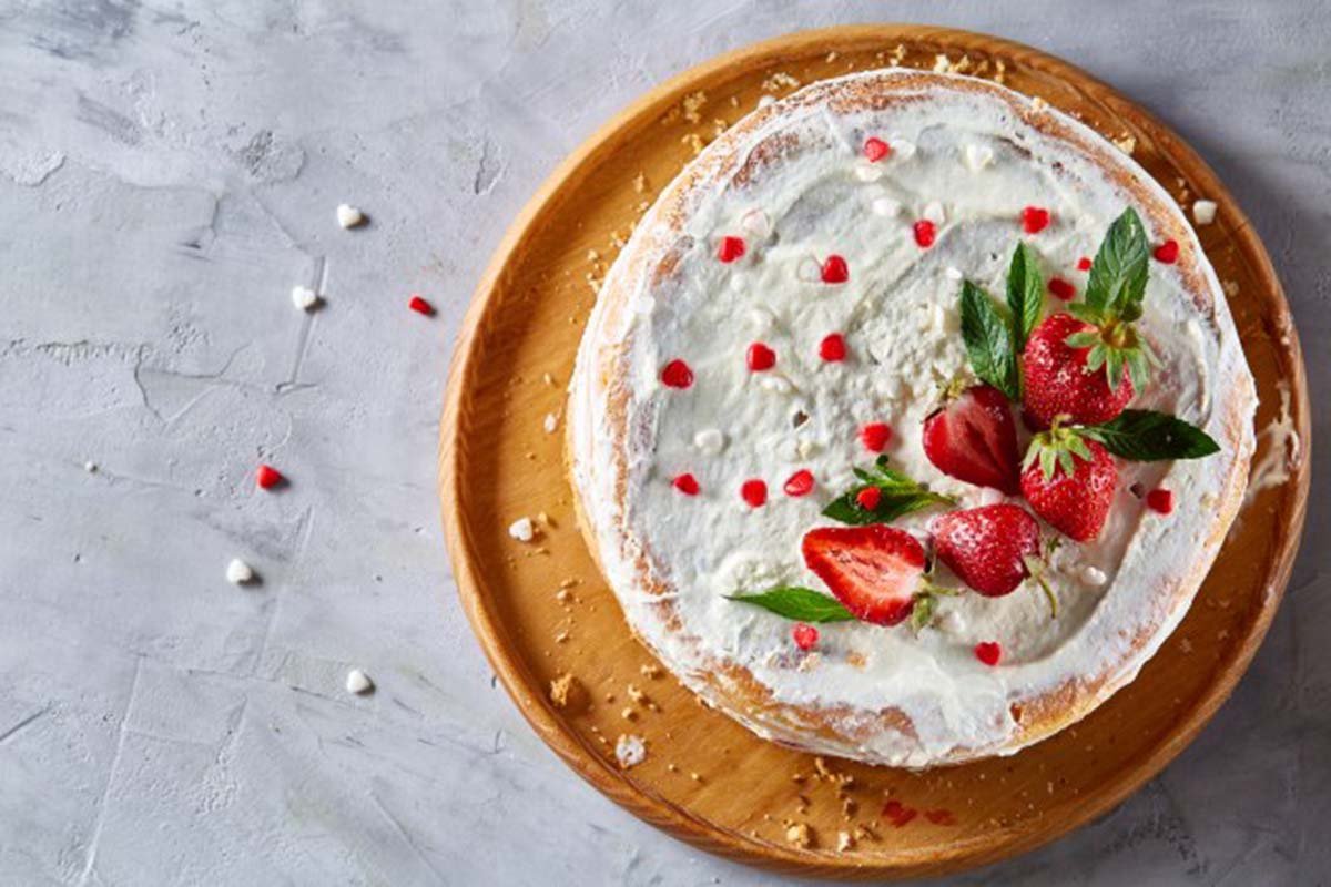 Pravi se za 15 minuta: Brza torta od jagoda i piškota