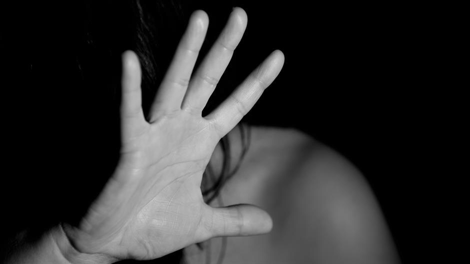 Muškarac iz Čapljine ženu udario u lice te je potom bacio na pod: Određen mu pritvor