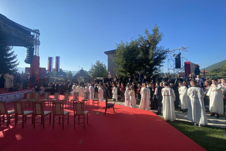 Počela ceremonija ustoličenja vladike Metodija 