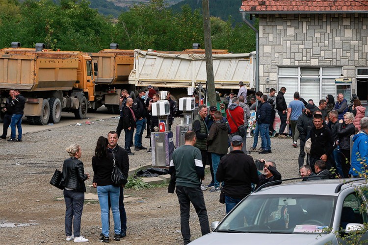 Na Jarinju mirno, građani odlučni da ostanu