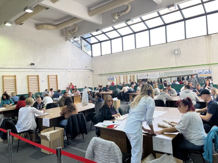 Po naredbi CIK-a: Počinje televizijsko brojanje glasova za predsjednika RS