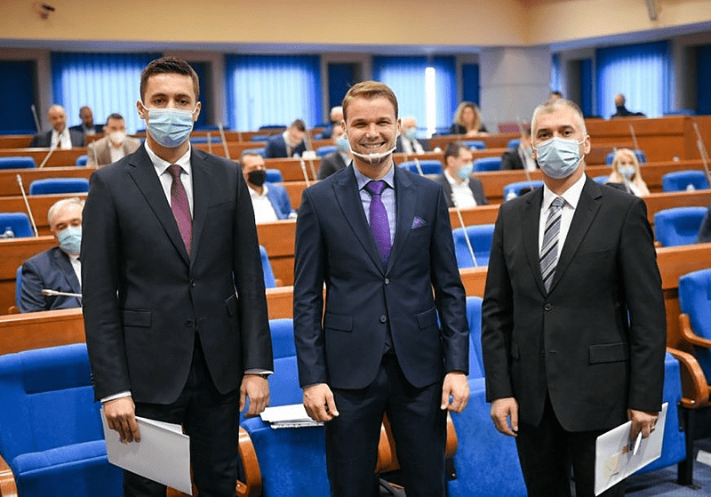 Stanivuković UKINUO PRENOS obraćanja odbornika SNSD-a