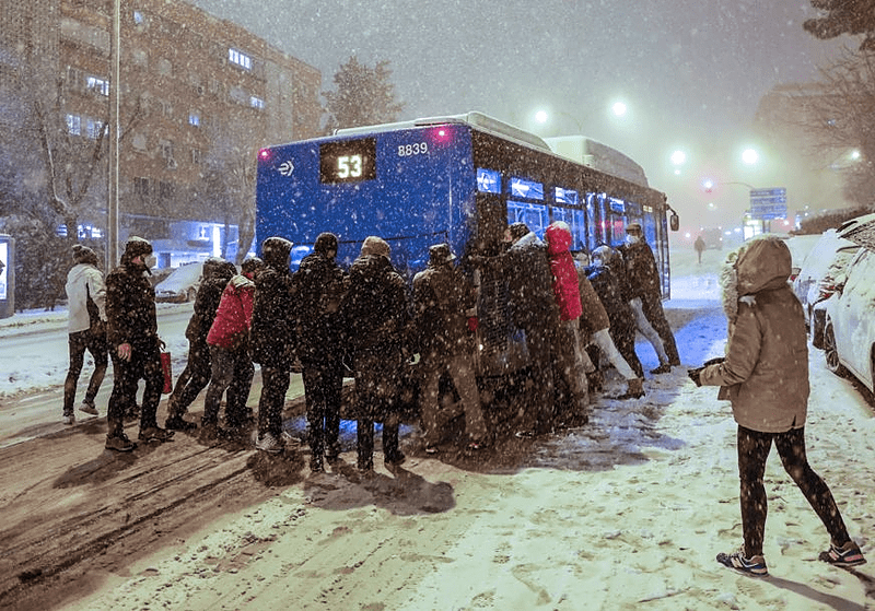 APEL GRAĐANIMA DA OSTANU KOD KUĆE Najmanje četiri osobe izgubile život u oluji koja je pogodila Španiju