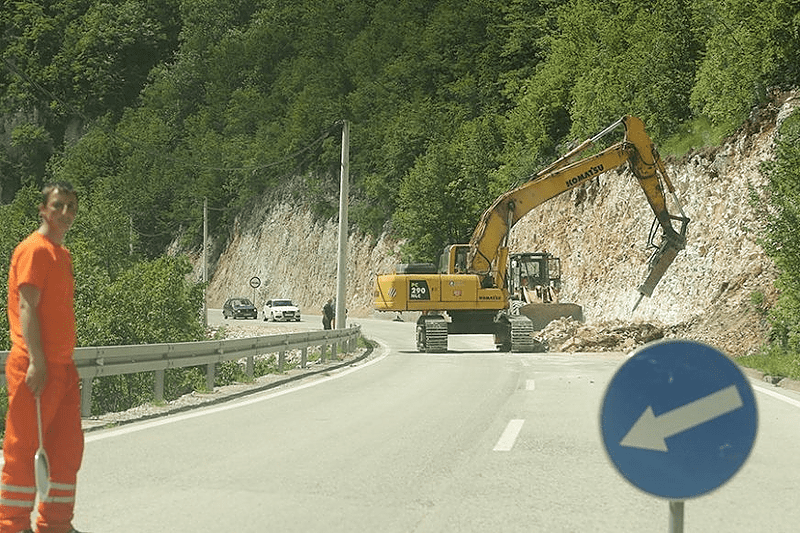 Povoljni uslovi za vožnju, upozorenje na učestale odrone