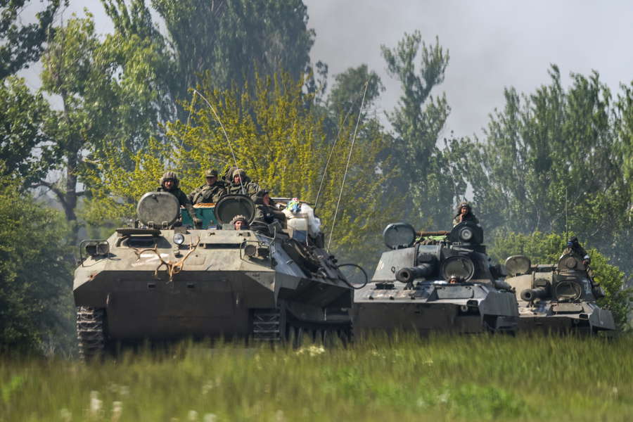 UŽIVO Ubijeni vojnici, uništeni tenkovi;  Odjekuju jake eksplozije; Na jugu Ukrajine eskaliraju borbe;Uništena ukrajinska komanda 