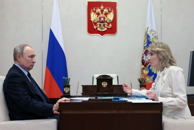 Žena koja je optužena s Putinom: Netačno, nejasno