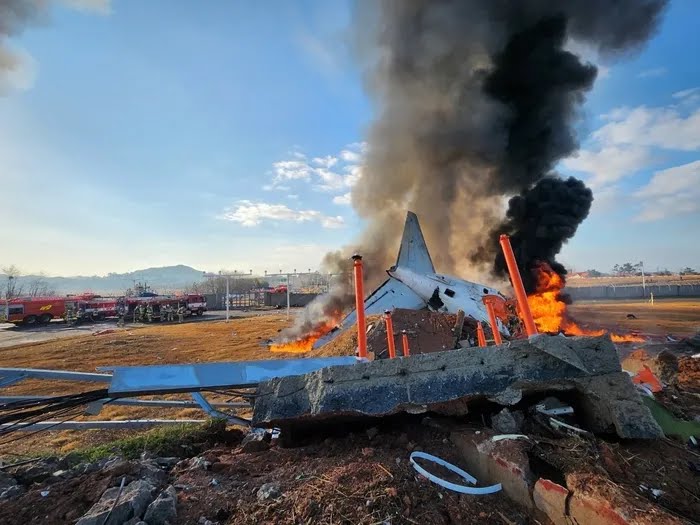 Južna Koreja: Avion eksplodirao pri slijetanju, strahuje se da ima 179 mrtvih (VIDEO)