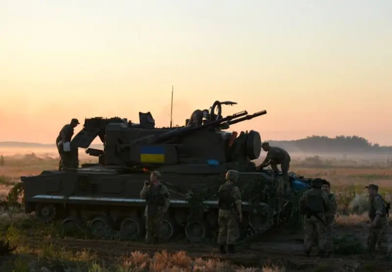 Objavljeni su snimci uništenja ukrajinskog PVO raketnog sistema Tunguska udarom Lanceta u regiji Sumy