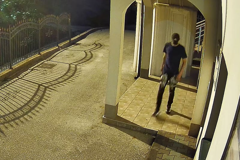 Muškarac opljačkao džamiju kod Zenice: Obio vrata i prozor te odnio kutiju s novcem