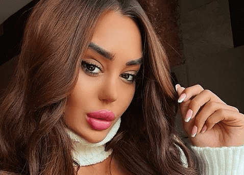 Starleta u problemu: Ana Korać mora u policiju čim sleti u Beograd