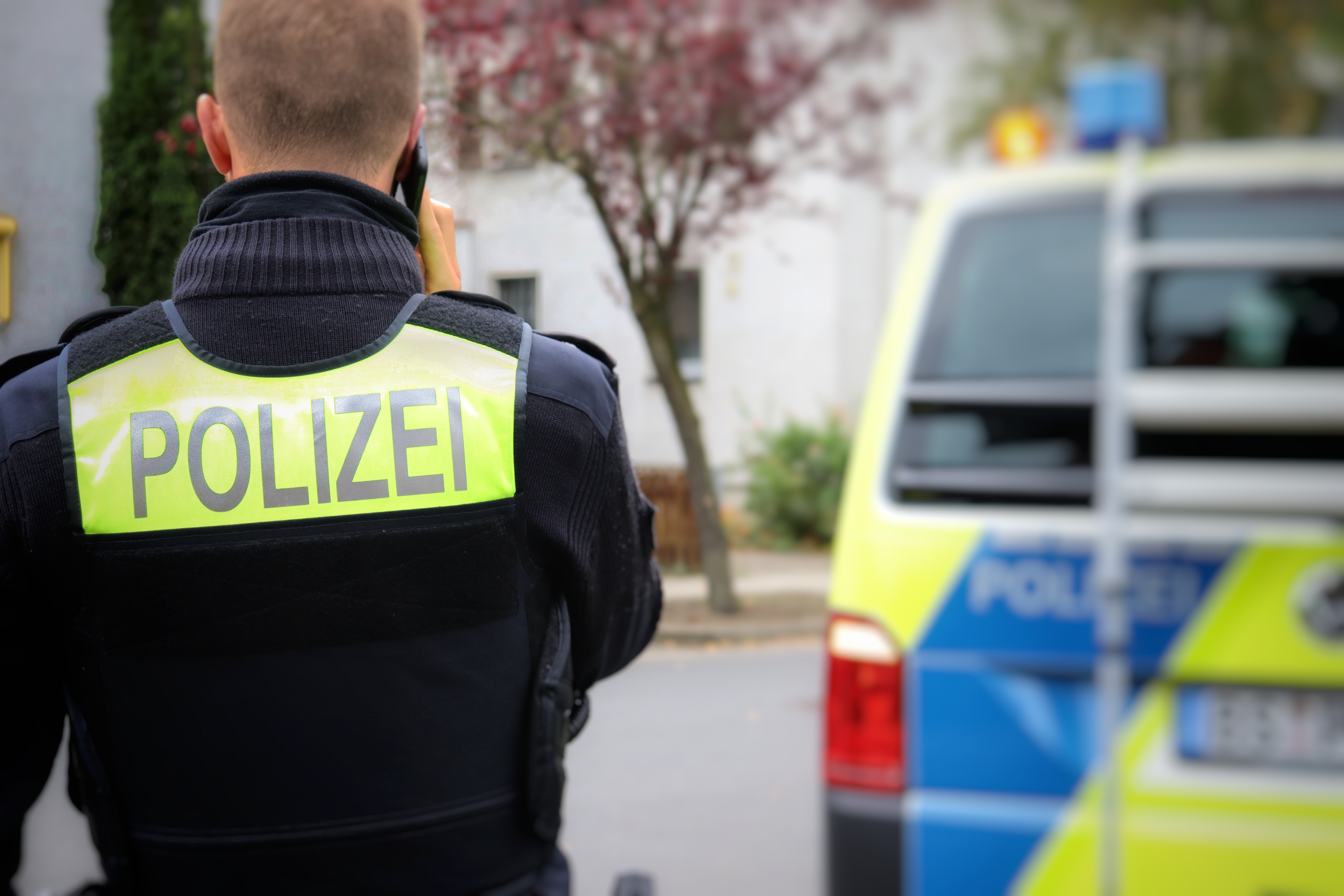 Drama u Njemačkoj: Muškarac ispalio 15 hitaca na policiju, a dijete drži zatvoreno u kući
