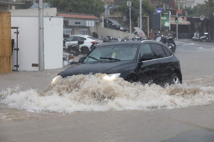 Jako nevrijeme u Makarskoj, ulice pod vodom (FOTO/VIDEO)