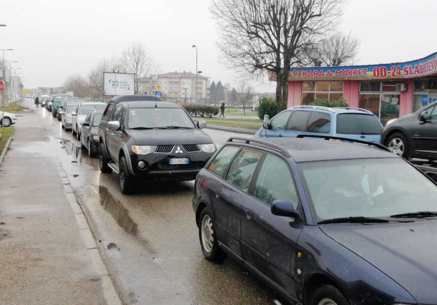 NAORUŽAJTE SE STRPLJENJEM Gužva na na izlazu iz BiH na ovim graničnim prelazima