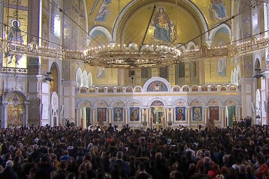 Pravoslavni vjernici slave Vaskrs, patrijarh služi liturgiju