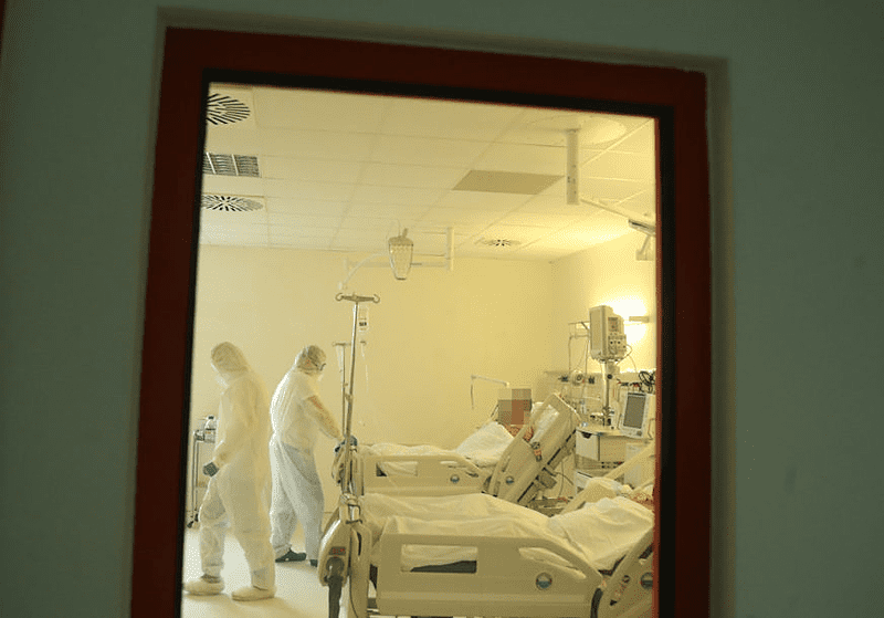 STRAH OD UBRZANOG ŠIRENJA ZARAZE Novi soj korona virusa potvrđen u najmanje 37 zemalja