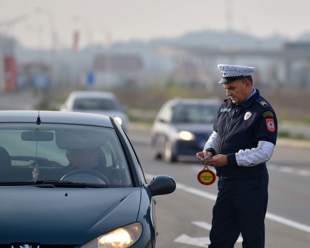 Za kazne duguje 20.000 maraka: Od nesavjesnog vozača oduzet “ford mondeo”