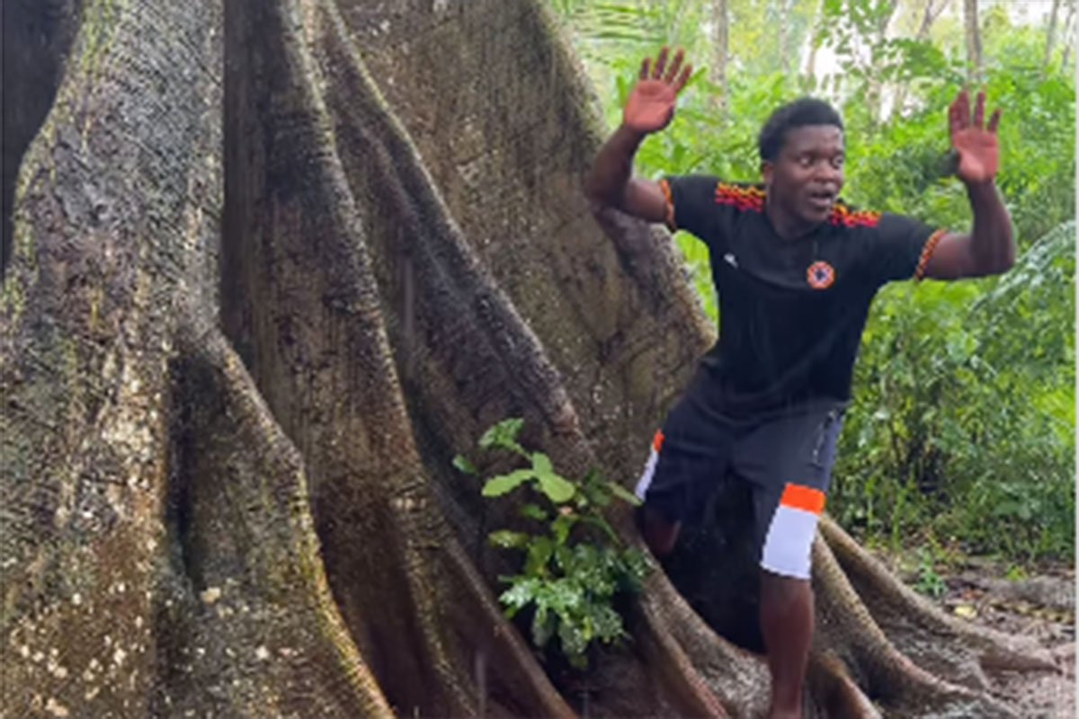 Afrikanac zapjevao čuvenu narodnu pjesmu i oduševio Balkance (VIDEO)