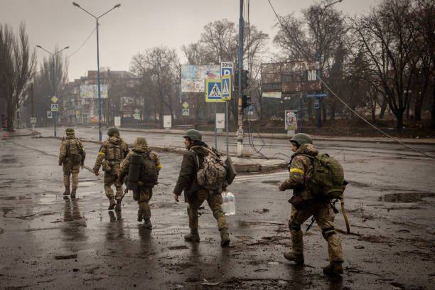UŽIVO /VIDEO/Poginuo ukrajinski glavni snabdjevač; Novi ukrajinski napad na civile; Oboren ruski SU-25; Ruski brifing; Mapa borbi i snimci iz Bahmuta;