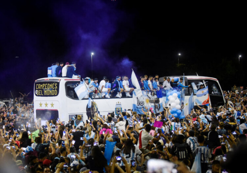 Argentina u transu dočekala svoje šampione (VIDEO)