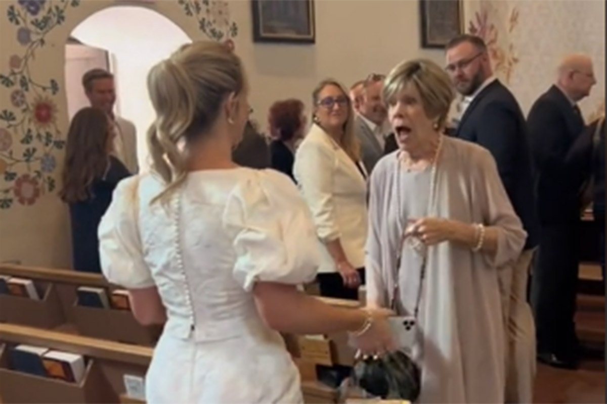 Prekrojila bakinu vjenčanicu u mini suknju, pogledajte reakciju bake (VIDEO)