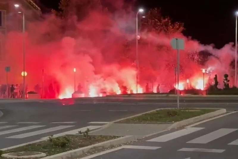 Haos u Mostaru: U velikim navijačkim neredima više povrijeđenih osoba, sukob nastao zbog grafita (VIDEO)